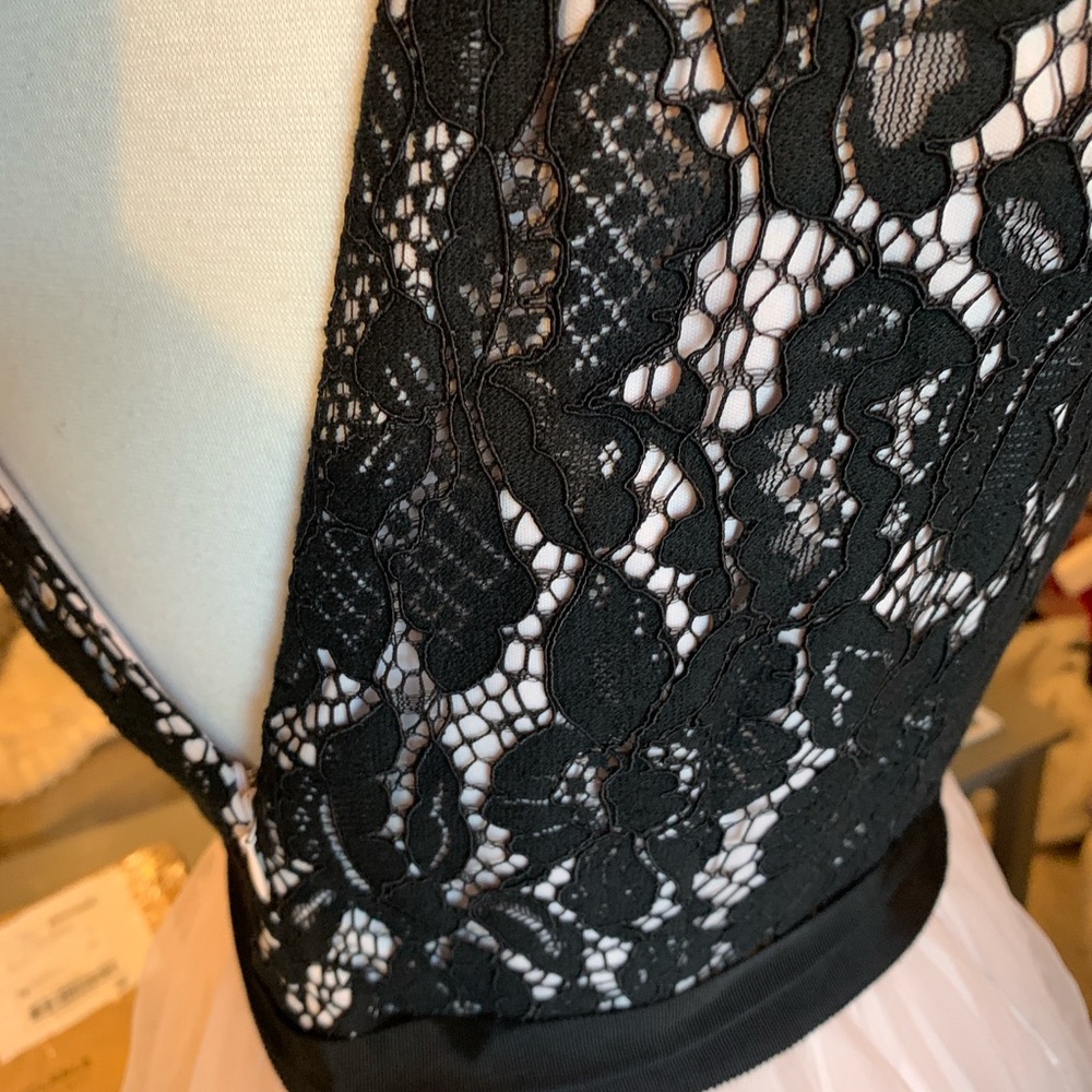 NWT Avec Les Filles Elegant Black and Blush Tiered Lace Evening Gown size 8 - Picture 12 of 12
